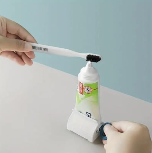 موزع معجون الاسنان